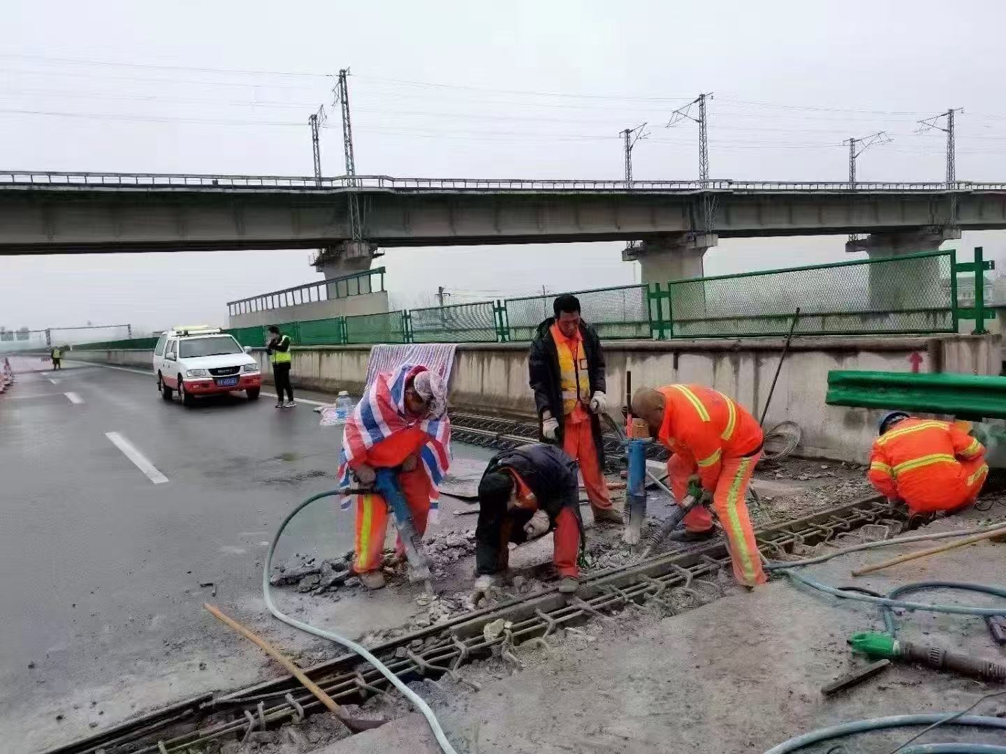 港闸桥梁伸缩缝抢修料